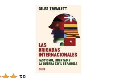 El fascista, doña Pura y el follón de la escultura: trama de la película