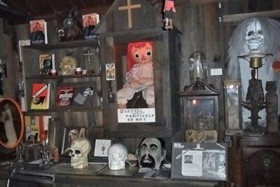 Museo de los Warren la monja: Ubicación y objetos paranormales