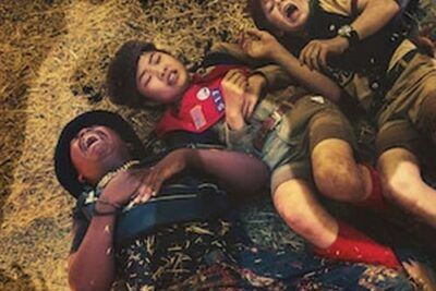 Campamento alienígena y su intrigante trama